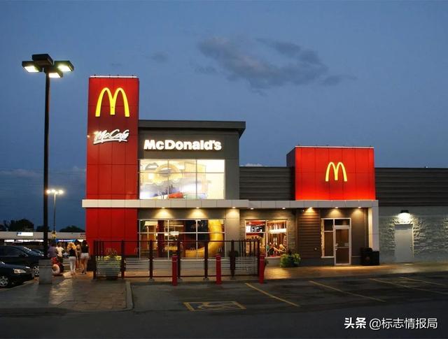 麦当劳为什么会改名字（麦当劳的LOGO被人抄了个底朝天）(1)