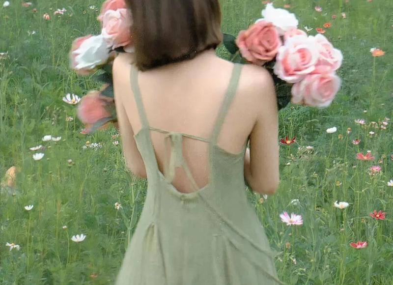 男子看了别的女子一眼,女友就把他拖到该女子面前,让他看个够 男子看了别的女子一眼,女友就把他拖到该女子面前,让他看个够