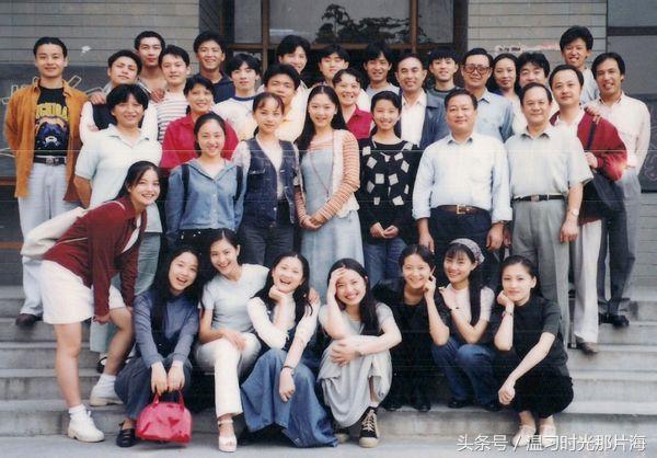 赵薇走红毯近照(为什么96赵薇班和章子怡班出现扎堆红的现象)(2)