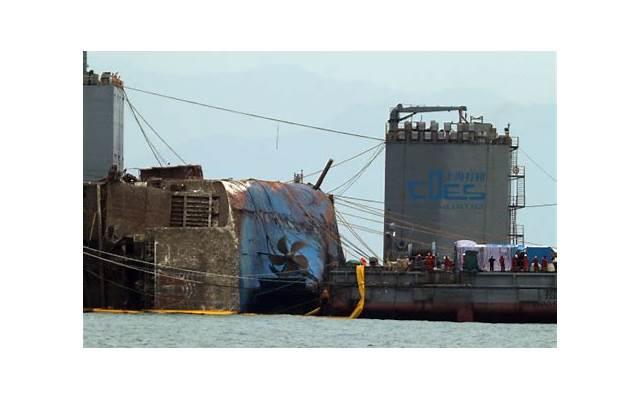 陈伟霆高度，陈伟霆花衬衫配高领打底衫帅出新高度