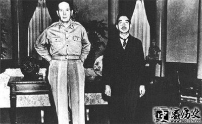 ​麦克阿瑟将军简介_麦克阿瑟兵败朝鲜_麦克阿瑟的身高名言战绩