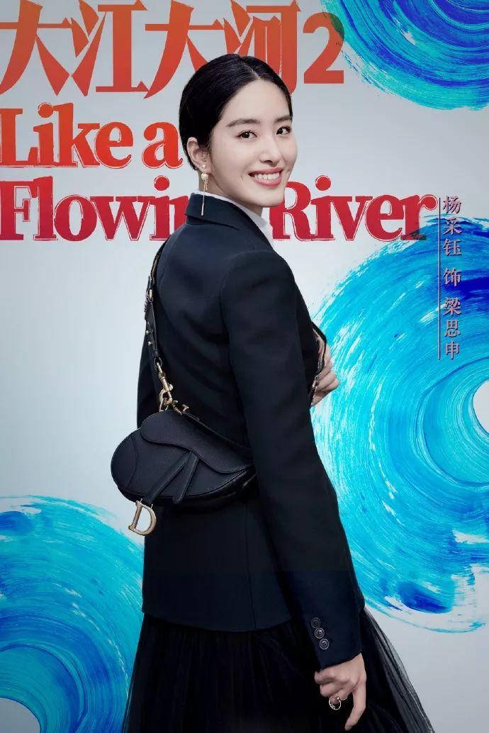 酷似刘亦菲的女星有3位，刘诗诗杨采钰已名声不小，她却还未出名