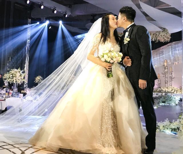 李金羽41岁大婚，新娘不是殷桃是普通人，多名前国脚出席婚礼嘉