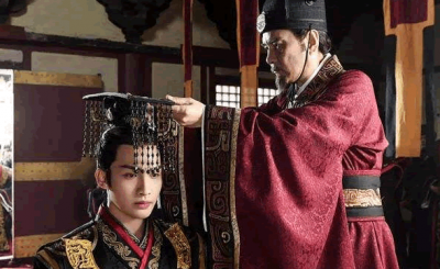 ​吕不韦是秦始皇嬴政的亲生父亲吗？吕不韦最后什么结局？吕不韦一生做了哪些贡