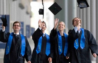 ​一般读博士需要几年