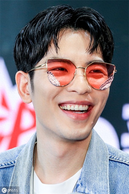 萧敬腾钟楚曦撞脸，真的“傻傻分不清”两人