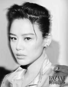 ​马思纯再次短发登杂志封面 超A利落装扮攻气十足