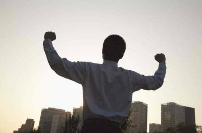 ​“能人”老万（小小说）