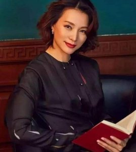 ​当年董卿爱上有妻之夫的程前，同居六年分手，嫁给身家60亿的富豪