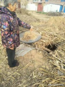 ​郑州71岁老人红薯窖下救人遇难，被救村民含泪：一辈子不会忘记他