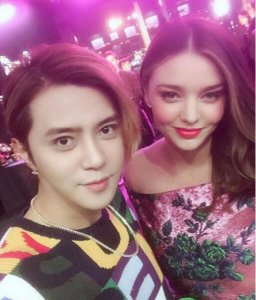 ​罗志祥米兰达可儿合照开美颜 网友：这是姐妹吧？