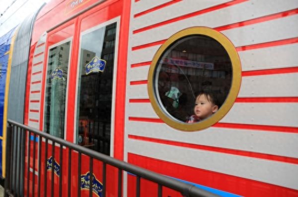 卡哇伊！日本冈山“恰恰特快车”系列卡通主题电车正式投运