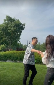 ​“药水哥”宣布新恋情 与女方甜蜜互动秀恩爱