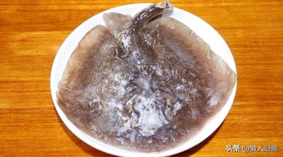 ​28元一斤的魔鬼鱼，这样做才好吃，肉质鲜美，骨头都是软的