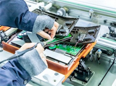 ​深圳电子厂普工工资多少？高吗？