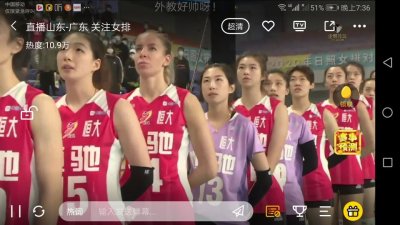 ​刚刚，袁心玥发最新动态，仅5字两图令人遐想，水瓶风衣太抢眼