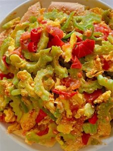 ​夏日必备——西红柿炒苦瓜