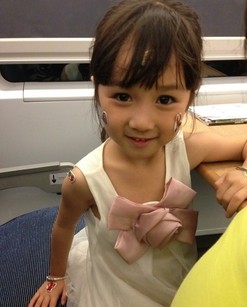 Q版胡一菲的化身吴聊聊来了,小丫头呆萌可爱至极~~