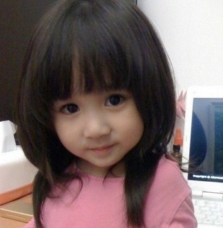 Q版胡一菲的化身吴聊聊来了,小丫头呆萌可爱至极~~