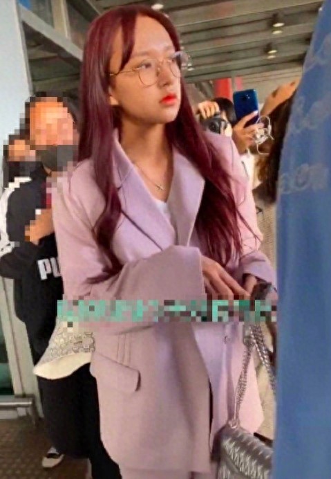 程潇的发际线这是咋了?才21岁头发肉眼可见的少