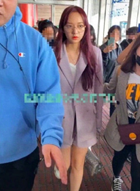 程潇的发际线这是咋了?才21岁头发肉眼可见的少