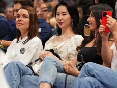 ​35岁还“黑料不断”的刘亦菲，始终难逃“干爹”陈金飞