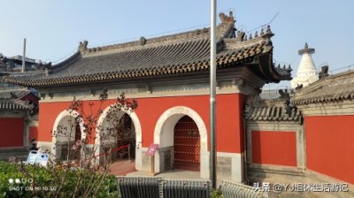 ​游重新开放的北京白塔寺