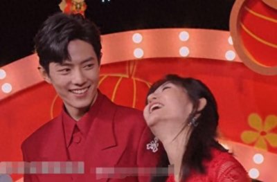 ​谢娜166cm，鞠婧祎159cm，当两人同框，看清身高：这怎么解释？