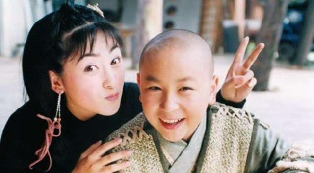 扮演展昭的九个演员都是男性神，颜值高于何家劲