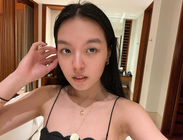 李咏主持人女儿为啥叫法图麦 李咏女儿法图麦近照被曝光(2)