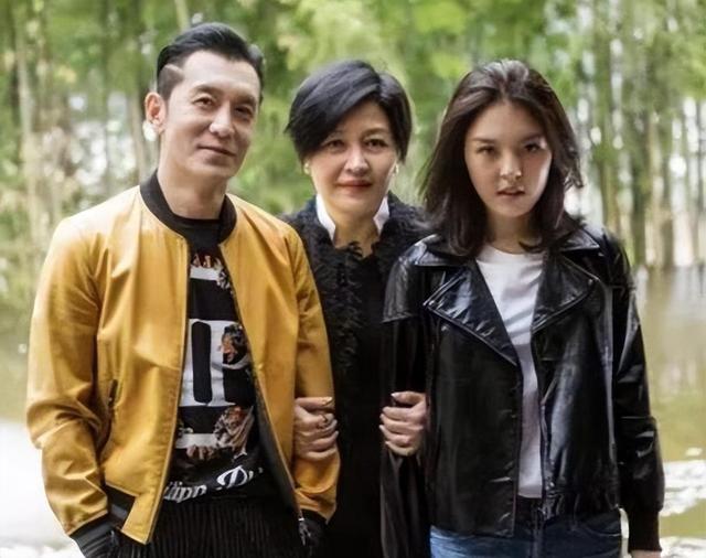 李咏主持人女儿为啥叫法图麦 李咏女儿法图麦近照被曝光(3)