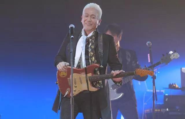 两个日本歌手,撑起了华语乐坛二十年