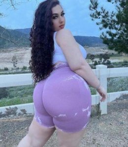 ​女性BBWBBWBBWBBW：真实的美丽：展现自信与魅力的力量