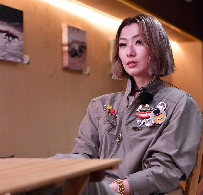 许志安黄心颖车内激吻,俩人疑似秘交两年,郑秀文:但求活得有脑