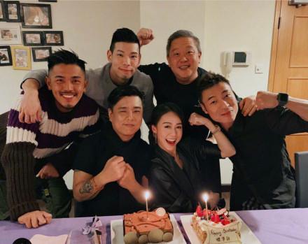 许志安黄心颖车内激吻,俩人疑似秘交两年,郑秀文:但求活得有脑