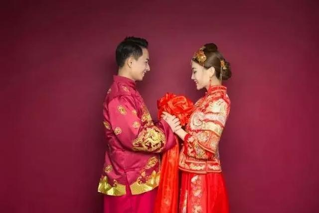 网络歌手欢子生活近照：曾以一首歌红过刀郎，如今娶娇妻幸福美满