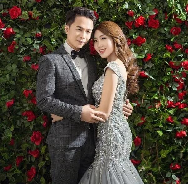 网络歌手欢子生活近照：曾以一首歌红过刀郎，如今娶娇妻幸福美满