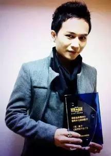 网络歌手欢子生活近照：曾以一首歌红过刀郎，如今娶娇妻幸福美满