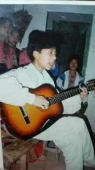 网络歌手欢子生活近照：曾以一首歌红过刀郎，如今娶娇妻幸福美满