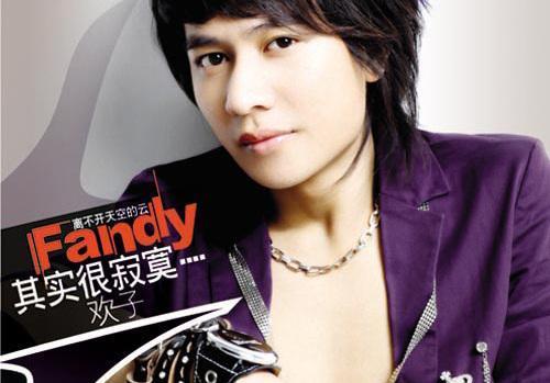 网络歌手欢子生活近照：曾以一首歌红过刀郎，如今娶娇妻幸福美满