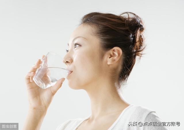 明星拔智齿的脸型变化图（周冬雨拔完智齿脸肿成）(9)