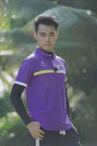 ​41岁的广州演员邝祖乐，戏里娶了翠红，他现实中的妻子是龚洁影