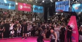 郭艾伦单挑吴悠怎么回事（不要用爱好挑战别人饭碗）