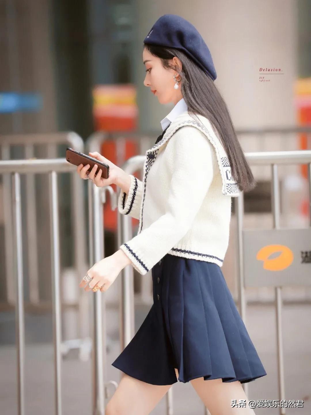 赵丽颖是披着麻袋都好看的小女人，她在流量年代劈出了属于自己路