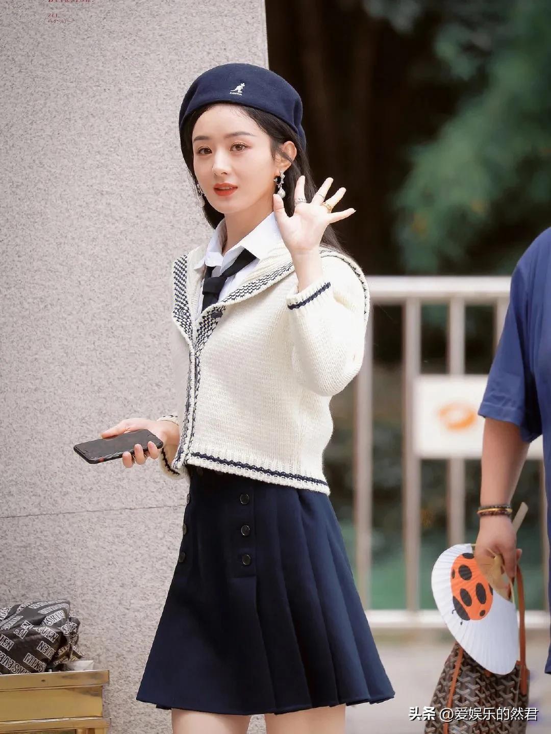 赵丽颖是披着麻袋都好看的小女人，她在流量年代劈出了属于自己路