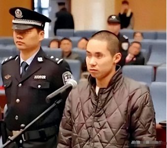​滴滴司机钟元死刑判决 法庭跪地泪求：一时冲动是否可以获得谅解？