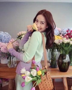 ​曾和刘亦菲拍广告的泰星Taew甩交往多年男友傍富豪风格大变