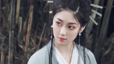 ​小说：废材二小姐即将做王妃，姨娘不甘心，半夜往她屋里塞男人