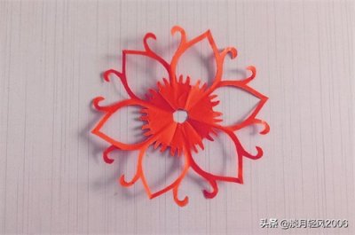 ​幼儿手工，简单剪纸教程，剪一朵花，学习花纹的变化方法