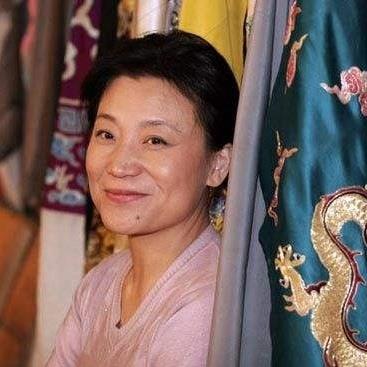 52岁小香玉近照曝光，曾是王为念前妻，二婚嫁生意人老公很幸福